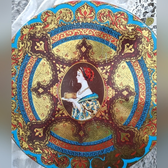 Vintage 1950s Hostess Fruit Cake Tin 8” Round - Picture 6 of 6